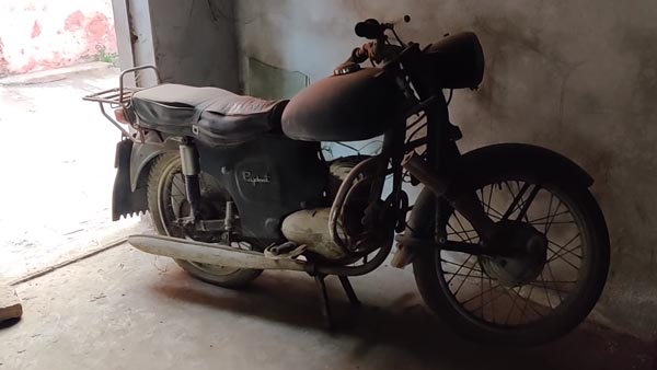 തുരുമ്പിൽ നിന്ന് പുനരുധരിച്ച് 1969 മോഡൽ രാജ്ദൂത്