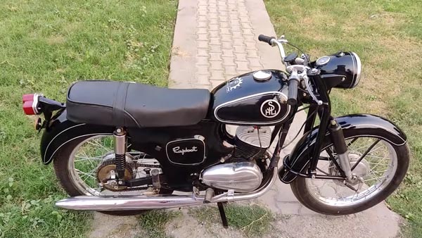 തുരുമ്പിൽ നിന്ന് പുനരുധരിച്ച് 1969 മോഡൽ രാജ്ദൂത്