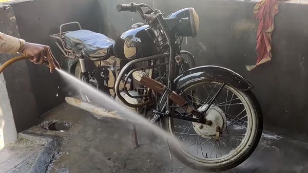 തുരുമ്പിൽ നിന്ന് പുനരുധരിച്ച് 1969 മോഡൽ രാജ്ദൂത്