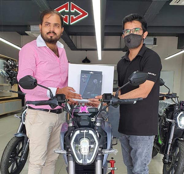 RV400, RV300 ഇലക്ട്രിക് ബൈക്കുകളുടെ ഡെലിവറി ആരംഭിച്ച് റിവോള്ട്ട്