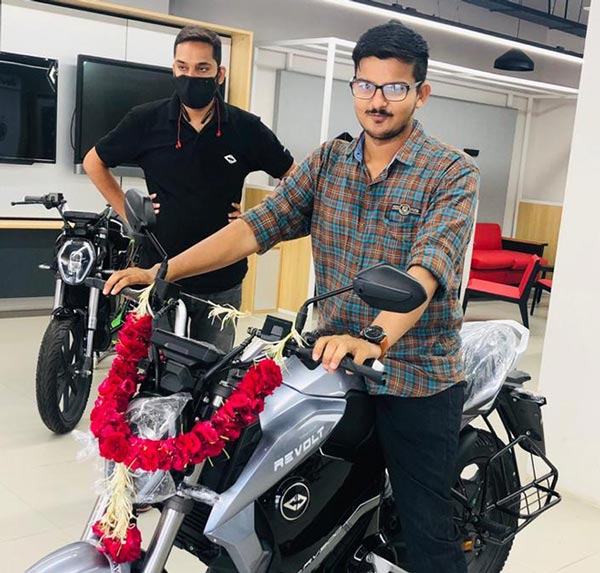 RV400, RV300 ഇലക്ട്രിക് ബൈക്കുകളുടെ ഡെലിവറി ആരംഭിച്ച് റിവോള്ട്ട്