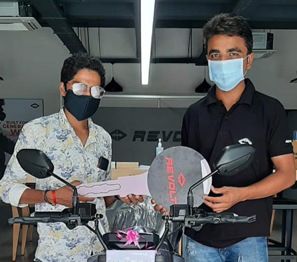 RV400, RV300 ഇലക്ട്രിക് ബൈക്കുകളുടെ ഡെലിവറി ആരംഭിച്ച് റിവോള്ട്ട്