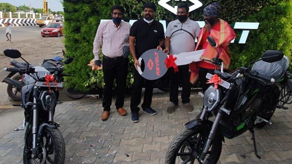 RV400, RV300 ഇലക്ട്രിക് ബൈക്കുകളുടെ ഡെലിവറി ആരംഭിച്ച് റിവോള്ട്ട്