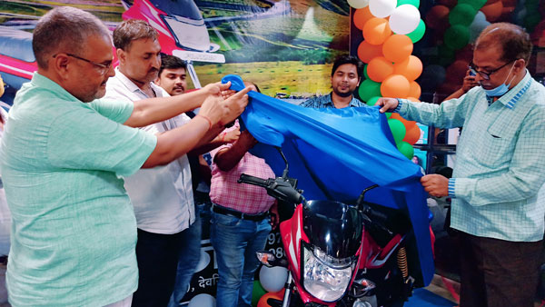 100 സിസി പ്ലാറ്റിന ഡിസ്ക് പതിപ്പിന്റെ ഡെലിവറി ആരംഭിച്ച് ബജാജ്