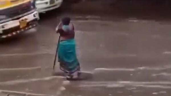 മഴയത്ത് മാൻഹോളിന് കാവൽ നിന്ന കാന്തയാണ് താരം