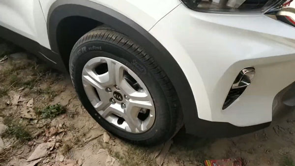 ഡീലർഷിപ്പുകളിൽ എത്തി കിയ സോനെറ്റ്; മിഡ് സ്പെക്ക് HTK+ -ന്റെ ചിത്രങ്ങൾ പുറത്ത്