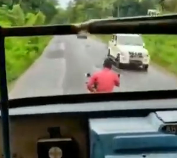 കെഎസ്ആർടിസിയെ മര്യാദ പഠിപ്പിക്കാൻ പോയ യുവാവിന് കിട്ടിയത് പത്തല്ല പതിനായിരത്തിന്റെ പണി