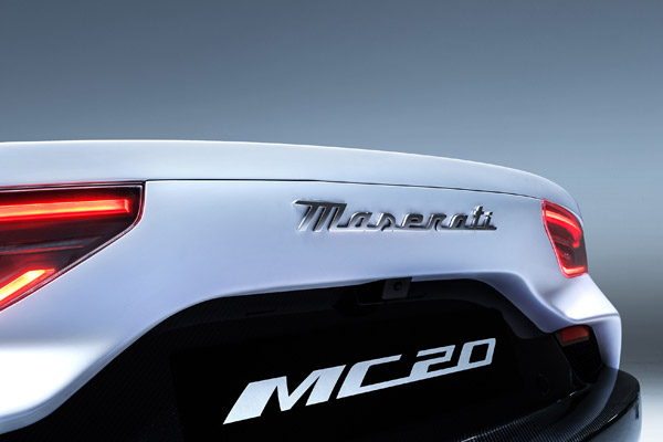 F1 ടെക്നോളജിയോടെ MC20 സൂപ്പർകാർ അവതരിപ്പിച്ച് മസെരാട്ടി