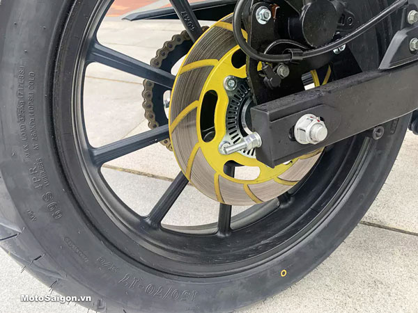 ബിഎംഡബ്ല്യു S1000RR സൂപ്പർ ബൈക്കിന് ഒരു ചൈനീസ് അപരൻ ''മോട്ടോ S450RR