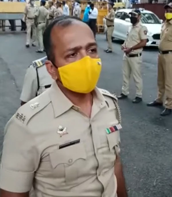 താരങ്ങളുടെ വാഹനങ്ങള് പിന്തുടരരുതെന്ന് മാധ്യമപ്രവര്ത്തകര്ക്ക് മുംബൈ പൊലീസിന്റെ മുന്നറിയിപ്പ്