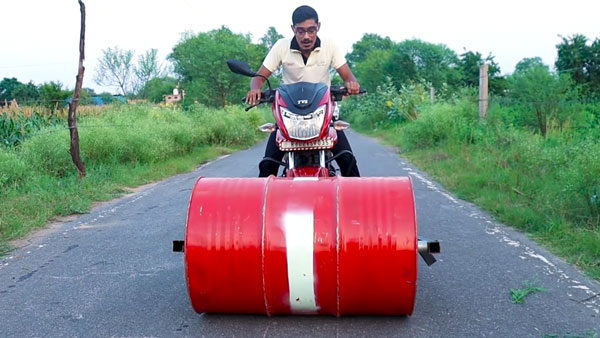 വിചിത്ര പരിഷ്കരണങ്ങൾ; റോഡ് റോളറായി മാറിയ ടിവിഎസ് വിക്ടർ
