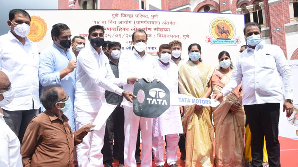 പൂനെ ജില്ലാ ഭരണകൂടത്തിന് 51 വിംഗർ ആംബുലൻസുകൾ കൈമാറി ടാറ്റ