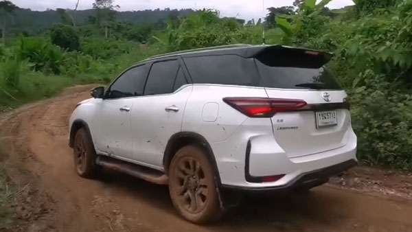 ഓഫ്-റോഡ് കഴിവുകൾ വെളിപ്പെടുത്തി ടൊയോട്ട ഫോർച്യൂണർ ലെഞ്ചൻഡർ