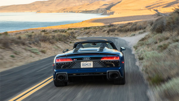 R8 RWD എൻട്രി ലെവൽ വേരിയന്റ് അവതരിപ്പിച്ച് ഔഡി