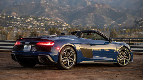 R8 RWD എൻട്രി ലെവൽ വേരിയന്റ് അവതരിപ്പിച്ച് ഔഡി