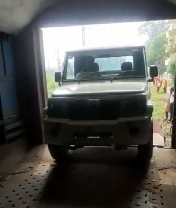 ബംഗ്ലാദേശിലേക്ക് മഹീന്ദ്ര ബൊലേറോ കയറ്റുമതി ചെയ്ത് റെയില്വേ; നന്ദി അറിയിച്ച് ആനന്ദ് മഹീന്ദ്ര