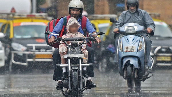 ബെംഗളൂരുവിൽ കുട്ടികളുടെ ഹെൽമെറ്റുകൾക്ക് വൻ ഡിമാന്റ്
