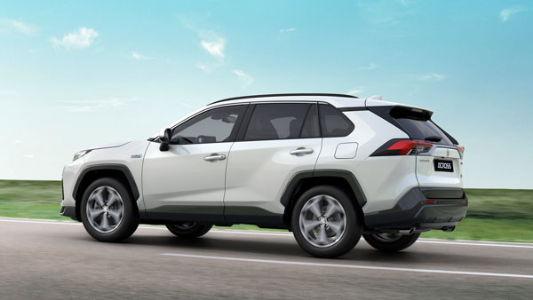 സുസുക്കി ബാഡ്ജിലേക്ക് ചേക്കേറി ടൊയോട്ട RAV4; എക്രോസ് വിപണിയിൽ