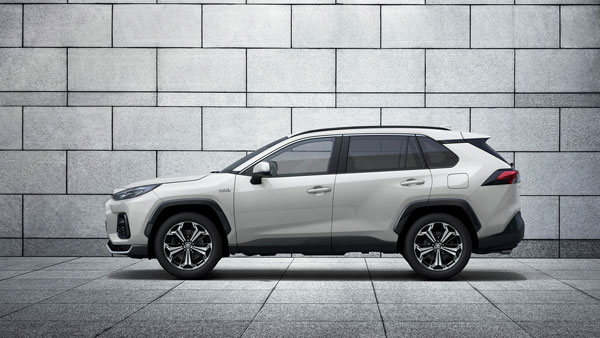 സുസുക്കി ബാഡ്ജിലേക്ക് ചേക്കേറി ടൊയോട്ട RAV4; എക്രോസ് വിപണിയിൽ