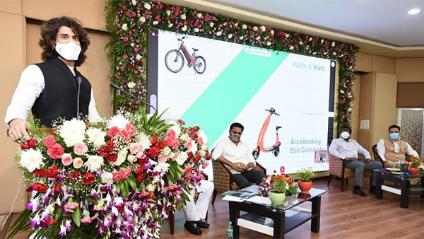 ഹരിത ഭാവിയിലേക്ക് ഒരു ചുവടുവെപ്പ്; വാട്സ് ആൻഡ് വോൾട്ട്സ് മൊബിലിറ്റിയിൽ നിക്ഷേപകനായി മാറി വിജയ് ദേവരകൊണ്ട