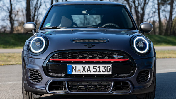 മിനി JCW GP പ്രചോദിത പതിപ്പ് ഇന്ത്യയില് അവതരിപ്പിച്ചു; വില 46.90 ലക്ഷം രൂപ