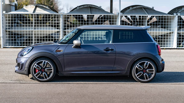 മിനി JCW GP പ്രചോദിത പതിപ്പ് ഇന്ത്യയില് അവതരിപ്പിച്ചു; വില 46.90 ലക്ഷം രൂപ