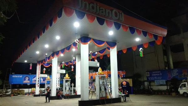 രാജ്യത്തെ ആദ്യ 100 ഒക്ടെയിൻ പെട്രോൾ വിപണിയിലെത്തിച്ച് ഇന്ത്യൻ ഓയിൽ; ലിറ്ററിന് 160 രൂപ