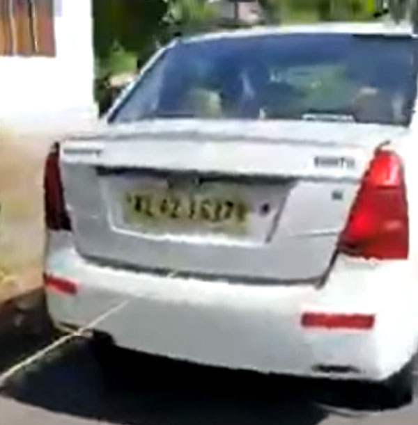 നടുറോഡിൽ നായയെ കെട്ടിവലിച്ച് ഡ്രൈവറുടെ ക്രൂരത; സ്വമേധയ കേസെടുത്ത് പൊലീസ്