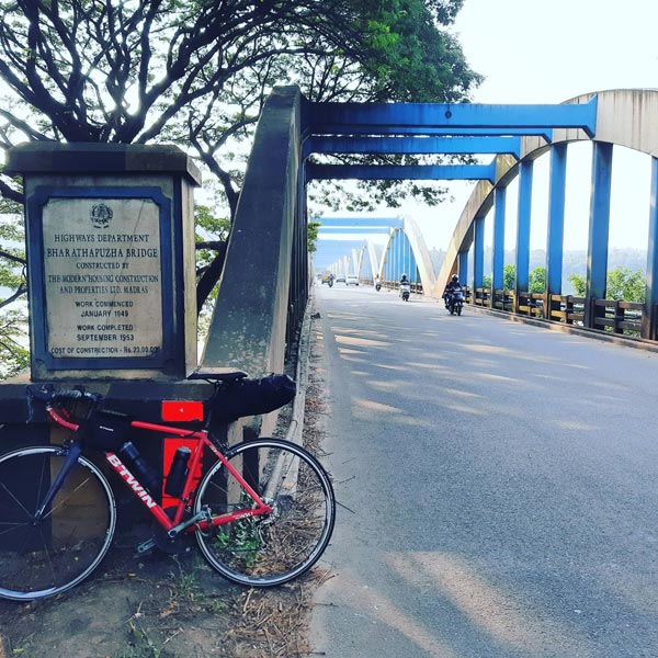 അമ്മയേയും അച്ഛനേയും കാണണം; 547 കിലോമീറ്റർ സൈക്കിൾ ചവിട്ടി മലയാളി