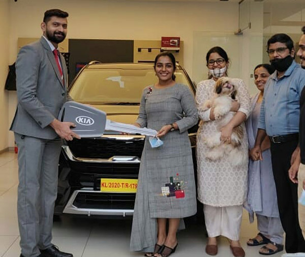 സെൽറ്റോസ് ആനിവേഴ്സറി എഡിഷൻ സ്വന്തമാക്കി രജിഷ വിജയൻ