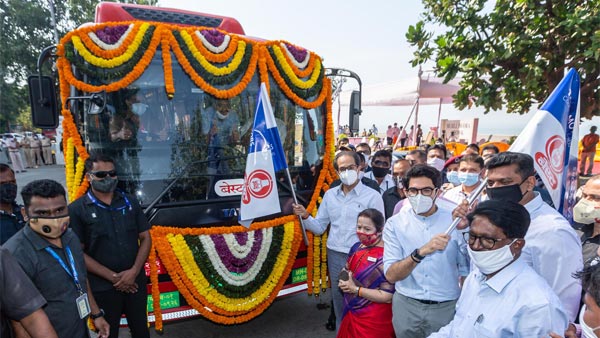 മുംബൈ നഗരത്തിന് ഇലക്ട്രിക് ബസുകൾ സമ്മാനിച്ച് ടാറ്റ