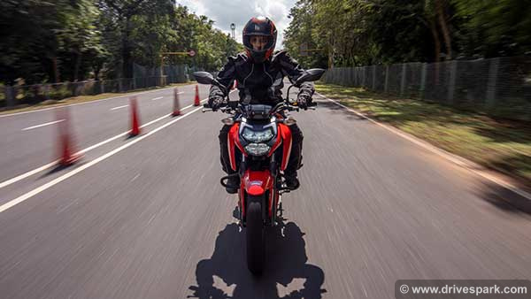 പുതിയ അപ്പാച്ചെ RTR 160 4V ബംഗ്ലാദേശിൽ അവതരിപ്പിച്ച് ടിവിഎസ്; കൂട്ടിന് ബ്ലൂടൂത്ത് കണക്ടിവിറ്റിയും