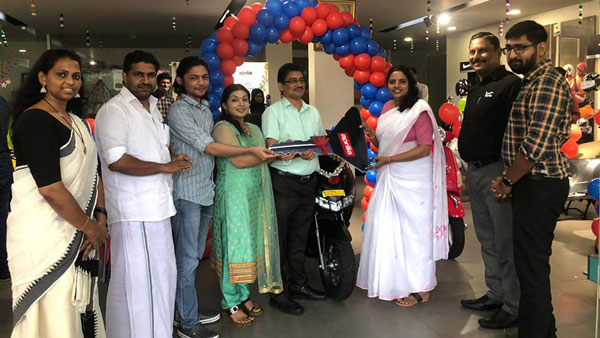 ഇനി നിരത്തുകളിലേക്ക്; SXR 160 മാക്സി സ്കൂട്ടറിന്റെ ഡെലിവറി ആരംഭിച്ച് അപ്രീലിയ