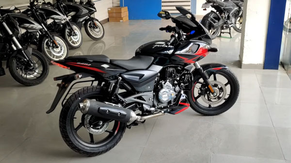 മാറ്റങ്ങളുമായി 2021 മോഡൽ ബജാജ് പൾസർ 220F വിപണിയിൽ