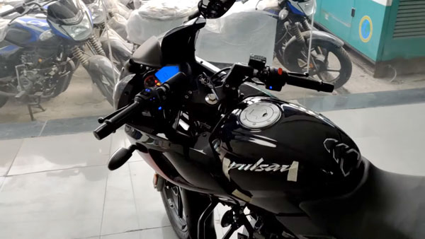 മാറ്റങ്ങളുമായി 2021 മോഡൽ ബജാജ് പൾസർ 220F വിപണിയിൽ