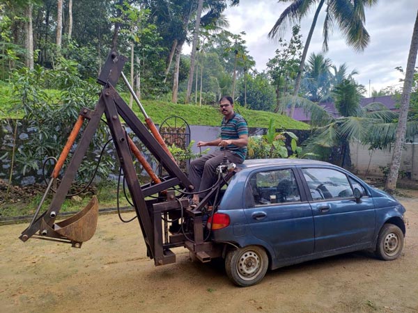 ദേയ്വു മാറ്റിസ് എക്സ്കവേറ്ററായി പരിഷ്കരിച്ച് ISRO എഞ്ചിനിയര്; കൈയ്യടിച്ച് സോഷ്യല് മീഡിയ