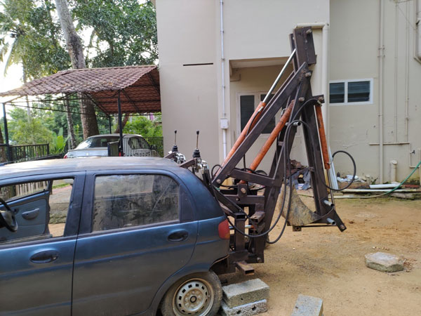 ദേയ്വു മാറ്റിസ് എക്സ്കവേറ്ററായി പരിഷ്കരിച്ച് ISRO എഞ്ചിനിയര്; കൈയ്യടിച്ച് സോഷ്യല് മീഡിയ