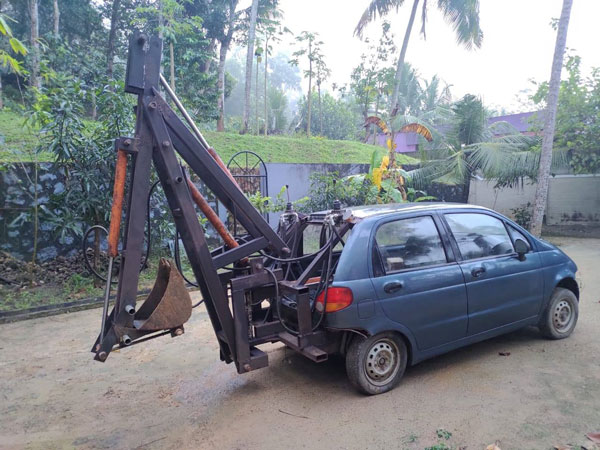 ദേയ്വു മാറ്റിസ് എക്സ്കവേറ്ററായി പരിഷ്കരിച്ച് ISRO എഞ്ചിനിയര്; കൈയ്യടിച്ച് സോഷ്യല് മീഡിയ