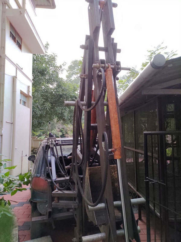 ദേയ്വു മാറ്റിസ് എക്സ്കവേറ്ററായി പരിഷ്കരിച്ച് ISRO എഞ്ചിനിയര്; കൈയ്യടിച്ച് സോഷ്യല് മീഡിയ