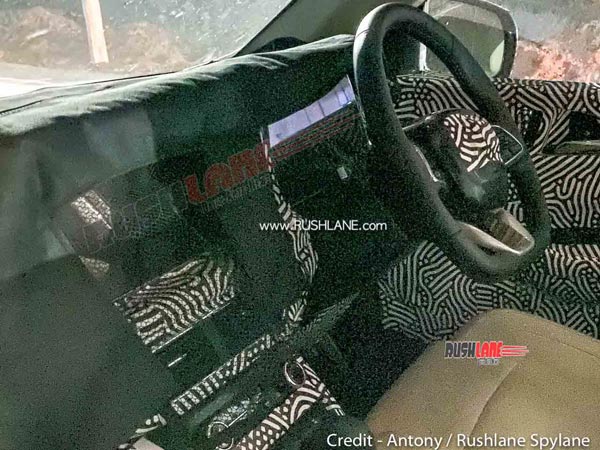 പ്രീമിയമാക്കാൻ പുതിയ XUV500 എസ്യുവിയിൽ പനോരമിക് സൺറൂഫും