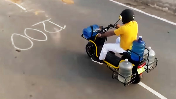 ഡ്യുവല് ഇലക്ട്രിക് സ്കൂട്ടര് പുറത്തിറക്കി ഒഖിനാവ; വില, ശ്രേണി, സവിശേഷതകള് അറിയാം