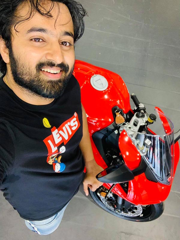 ബൈക്ക് റൈഡുകള് ആസ്വദിക്കുന്നു; ഡ്യുക്കാട്ടി പാനിഗാലെ V2 സ്വന്തമാക്കി ഉണ്ണി മുകുന്ദന്