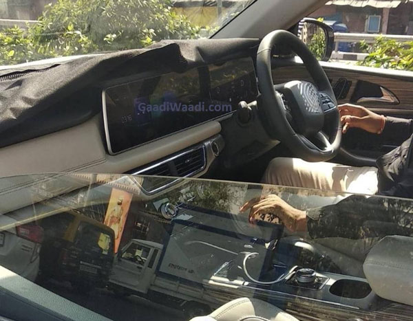 മെര്സിഡീസ് മോഡലുകളോട് സാമ്യം; മഹീന്ദ്ര 2021 XUV500 ഇന്റീരിയര് ചിത്രങ്ങള് പുറത്ത്