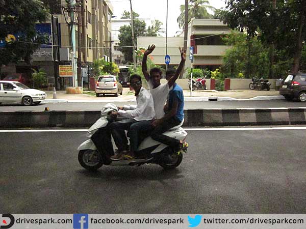 ട്രാഫിക് നിയമങ്ങൾ കാറ്റിൽ പറത്തി ഹോളി ആഘോഷം; ഡൽഹിയിൽ രജിസ്റ്റർ ചെയ്തത് 3284 കേസുകൾ