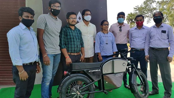 ആറ്റം 1.0 ഇലക്ട്രിക് മോട്ടാര്സൈക്കിളിന്റെ ഡെലിവറി ആരംഭിച്ചു; കൂടുതല് നഗരങ്ങളിലേക്ക് ഉടന്