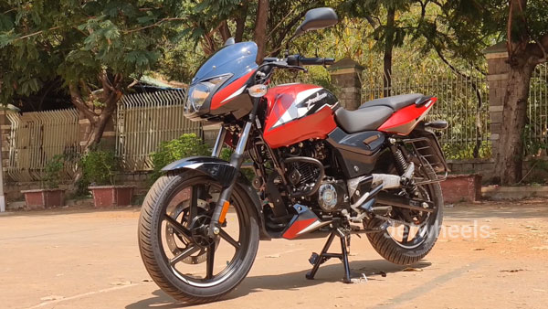 മാറ്റ് റെഡ് അഴകിലൊരുങ്ങി ബജാജ് പൾസ്ർ 150 ഇരട്ട ഡിസ്ക് വേരിയന്റ്