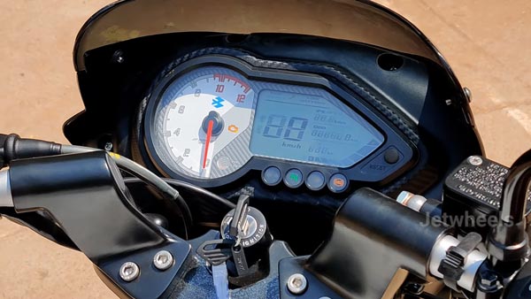 പുതിയ കളര് ഓപ്ഷനില് അണിഞ്ഞൊരുങ്ങി പള്സര് 150; അവതണം ഉടന്