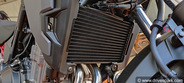 ഹോണ്ടയുടെ പുത്തൻ അഡ്വഞ്ചർ ടൂറർ CB 500X -ന്റെ റിവ്യൂ വിശേഷങ്ങൾ