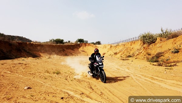 ഹോണ്ടയുടെ പുത്തൻ അഡ്വഞ്ചർ ടൂറർ CB 500X -ന്റെ റിവ്യൂ വിശേഷങ്ങൾ