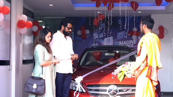 മെര്സിഡീസ് ബെന്സിന്റെ വലിയ ആരാധിക; C-ക്ലാസ് സ്വന്തമാക്കി നടി ഭാവന